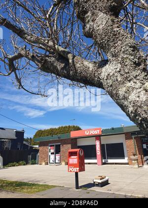 SOUTHERN HIGHLANDS, AUSTRALIEN - 13. Sep 2020: Rote Box in Straßen in ganz Australien, aus Städten, Landstädten oder ländlichen Gebieten zu sammeln regul Stockfoto