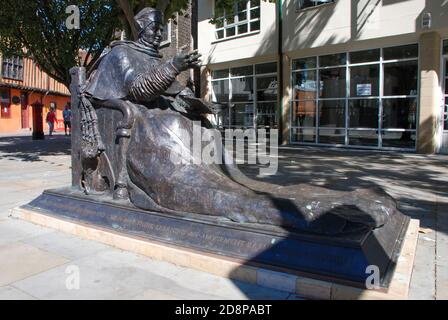 Die Statue von Kardinal Wolsey im Zentrum von Ipswich, Großbritannien Stockfoto