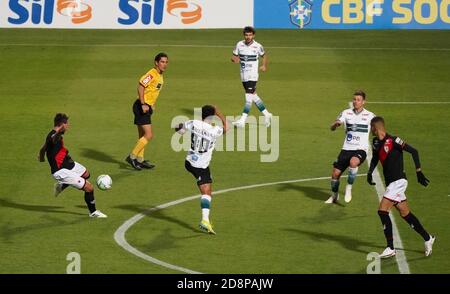 Curitiba, Brasilien. Oktober 2020. Matheus Vargas einreichen während Coritiba x Atlético GO Spiel im Couto Pereira Stadion in Curitiba, PR statt. Kredit: Carlos Pereyra/FotoArena/Alamy Live Nachrichten Stockfoto