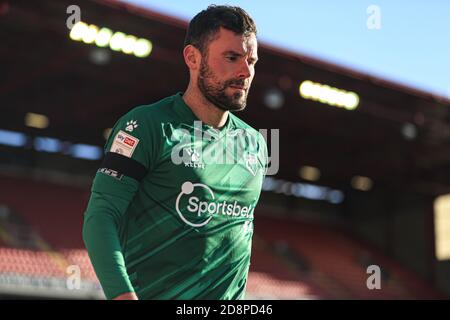 BARNSLEY, ENGLAND. 31. OKTOBER Watfords Ben Foster (1) Sekunden vor dem Start während des Sky Bet Championship-Spiels zwischen Barnsley und Watford in Oakwell, Barnsley am Samstag, 31. Oktober 2020. (Kredit: Emily Moorby - MI News) Kredit: MI Nachrichten & Sport /Alamy Live Nachrichten Stockfoto