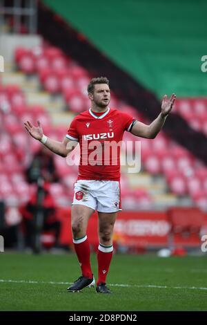 Llanelli, Großbritannien. Oktober 2020. Dan Biggar aus Wales schaut auf. Guinness Six Nations 2020 Championship match, Wales gegen Schottland im Parc Y Scarlets in Llanelli, South Wales am Samstag, 31. Oktober 2020. Dieses Bild darf nur für redaktionelle Zwecke verwendet werden. Redaktionelle Verwendung nur, Bild von Andrew Orchard / Andrew Orchard Sport Fotografie / Alamy Live Nachrichten Kredit: Andrew Orchard Sport Fotografie / Alamy Live Nachrichten Stockfoto