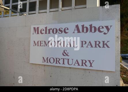 Anaheim, Kalifornien, USA 30. Oktober 2020 EINE allgemeine Ansicht der Atmosphäre von Melrose Abbey Memorial Park und Mortuary bei 2303 S. Manchester Avenue am 30. Oktober 2020 in Anaheim, Kalifornien, USA. Foto von Barry King/Alamy Stockfoto Stockfoto