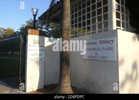 Anaheim, Kalifornien, USA 30. Oktober 2020 EINE allgemeine Ansicht der Atmosphäre von Melrose Abbey Memorial Park und Mortuary bei 2303 S. Manchester Avenue am 30. Oktober 2020 in Anaheim, Kalifornien, USA. Foto von Barry King/Alamy Stockfoto Stockfoto