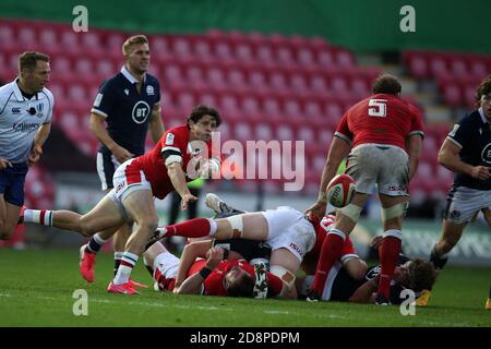 Llanelli, Großbritannien. Oktober 2020. Lloyd Williams aus Wales in Aktion. Guinness Six Nations 2020 Championship match, Wales gegen Schottland im Parc Y Scarlets in Llanelli, South Wales am Samstag, 31. Oktober 2020. Dieses Bild darf nur für redaktionelle Zwecke verwendet werden. Redaktionelle Verwendung nur, Bild von Andrew Orchard / Andrew Orchard Sport Fotografie / Alamy Live Nachrichten Kredit: Andrew Orchard Sport Fotografie / Alamy Live Nachrichten Stockfoto