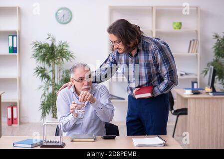 Zwei Mitarbeiter im Rentenkonzept Stockfoto