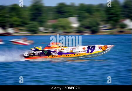 Off-Shore Hochgeschwindigkeitsbootrennen finden auf dem St Clair River in Saint Clair, Michigan statt Stockfoto