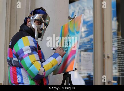 SOHO, New York, USA, 31. Oktober 2020 - Künstler während der Halloween Edition von SOHO ART WALKS heute in der Green Street in New York City.Foto: Luiz Rampelotto/EuropaNewswire FOTOKREDIT ERFORDERLICH. Weltweite Nutzung Stockfoto