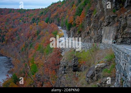 Hawk's Nest Highway, eine kurvenreiche Panoramastraße entlang des Delaware River, bei Sparrow Bush, New York -02 Stockfoto