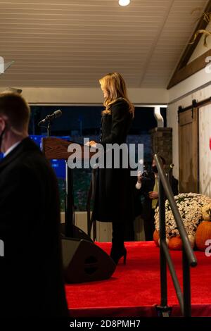 Wapwallopen, PA - 31. Oktober 2020: First Lady Melania Trump spricht beim Make America Great Again Event im Rahmen des Wahlkampfs bei Whitewoods Stockfoto