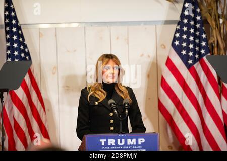 Wapwallopen, PA - 31. Oktober 2020: First Lady Melania Trump spricht beim Make America Great Again Event im Rahmen des Wahlkampfs bei Whitewoods Stockfoto