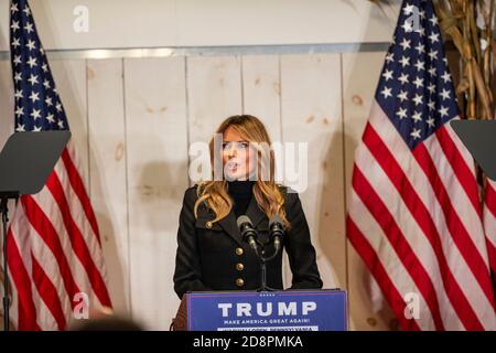 Wapwallopen, PA - 31. Oktober 2020: First Lady Melania Trump spricht beim Make America Great Again Event im Rahmen des Wahlkampfs bei Whitewoods Stockfoto