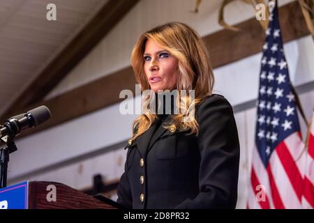 Wapwallopen, PA – 31. OKTOBER: US-First Lady Melania Trump spricht bei einer Wahlkampfveranstaltung "Make America Great Again" mit den Anhängern von Präsident Trump Stockfoto