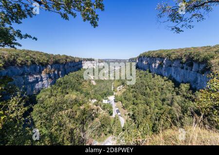 Baume Les Messieurs Dorf, Tal, Schlucht von Jura, Frankreich Stockfoto