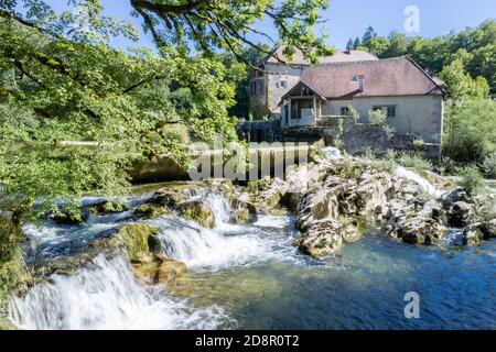 Wanderweg der Pertes de L'Ain, Verluste der Ain, Jura in Frankreich Stockfoto