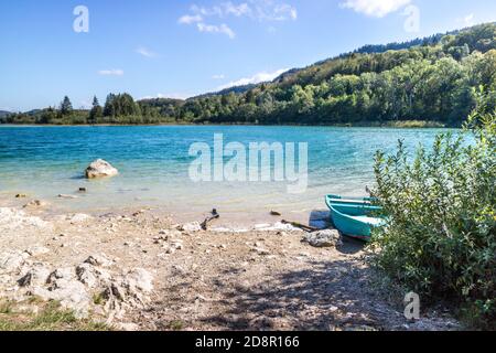 Draufsicht auf die 4 Seen des Dorfes Frasnois, Jura, Frankreich Stockfoto