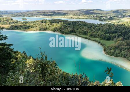 Draufsicht auf die 4 Seen des Dorfes Frasnois, Jura, Frankreich Stockfoto