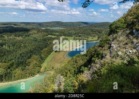 Draufsicht auf die 4 Seen des Dorfes Frasnois, Jura, Frankreich Stockfoto