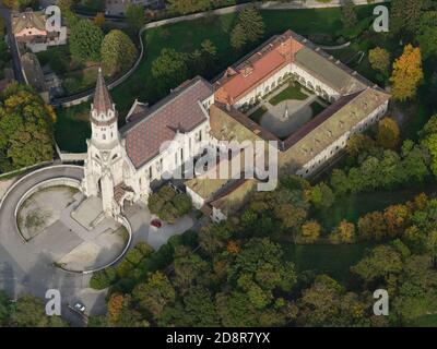 LUFTAUFNAHME. Basilika der Heimsuchung und ihre Nebengebäude. Annecy, Haute-Savoie, Auvergne-Rhône-Alpes, Frankreich. Stockfoto