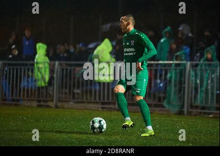 KHARKIV, UKRAINE - 31. OKTOBER 2020: Das Fußballspiel der Ukrainischen Professional Football League FC Metallist 1925 Kharkiv gegen FC Obolon Kiew Stockfoto