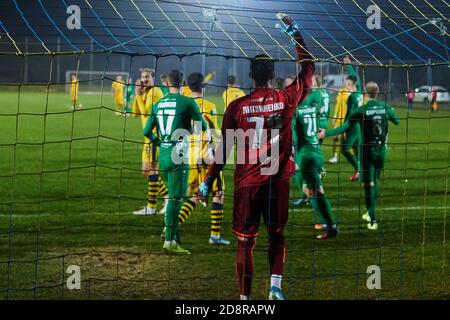 KHARKIV, UKRAINE - 31. OKTOBER 2020: Das Fußballspiel der Ukrainischen Professional Football League FC Metallist 1925 Kharkiv gegen FC Obolon Kiew Stockfoto