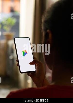 Assam, indien - 29. Oktober 2020 : Google Kormo Logo auf Handy-Bildschirm Stock Bild. Stockfoto