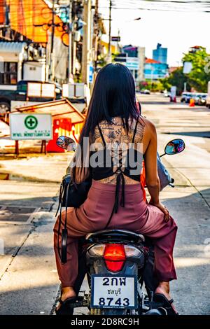 echte-thai-prostituierte-frau-in-pattaya-city-thailand-stockfotografie