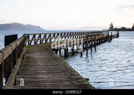 Historischer Kai in Tokaanu, in der Nähe von Turangi, Nordinsel, Neuseeland Stockfoto