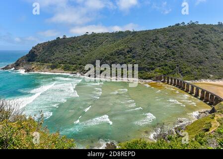 Historische Kaaiman's River Bridge in der Wildnis an der Garden Route, Western Cape, Südafrika Stockfoto