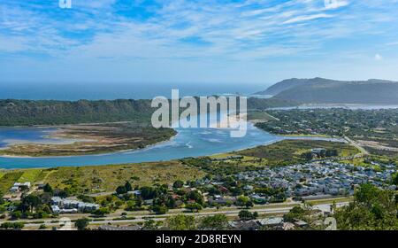 Luftaufnahme von Sedgefield auf der Garden Route, Western Cape, Südafrika, das ist einer der besten Orte, um auf Ihrer Garden Route Reise zu besuchen Stockfoto