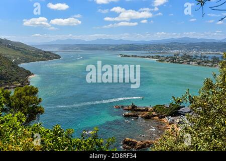 Luftaufnahme der Knysna Lagune und Leisure Island in Knsyna, Garden Route, Südafrika Stockfoto