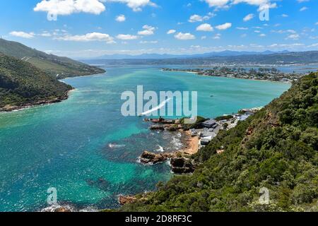 Luftaufnahme der Knysna Lagune und Leisure Island in Knsyna, Garden Route, Südafrika Stockfoto