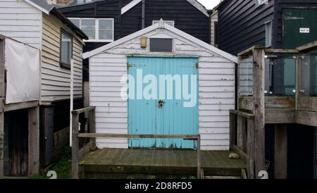 28. Oktober 2020 - Whitstable UK: Alte hölzerne Fischerhütte Stockfoto