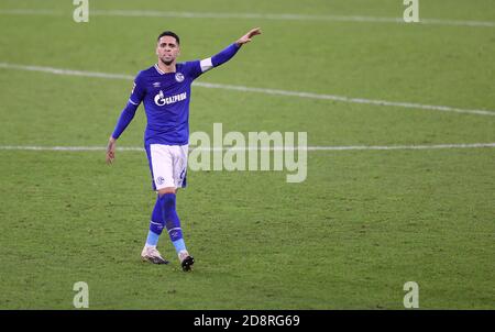 Gelsenkirchen, Deutschland. 31. Okt 2020. firo: 30.10.2020 Fuvuball: Fußball: 1. Bundesliga-Saison 2020/21 FC Schalke 04 - VfB Stuttgart 1: 1 Geste, Omar Mascarell Credit: Jvºrgen Fromme/firo/Pool / usage worldwide/dpa/Alamy Live News Stockfoto