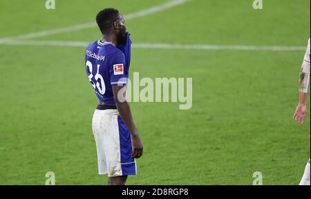 Gelsenkirchen, Deutschland. 31. Okt 2020. firo: 30.10.2020 Fuvuball: Fußball: 1. Bundesliga-Saison 2020/21 FC Schalke 04 - VfB Stuttgart 1: 1 Salif Sane, enttäuscht Credit: Jvºrgen Fromme/firo/Pool zur Nutzung weltweit/dpa/Alamy Live News Stockfoto