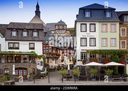 Fachwerkhäuser in der Alten Allee, romantisches Weindorf Beilstein an der Mosel, Rheinland-Pfalz, Deutschland, Europa Stockfoto