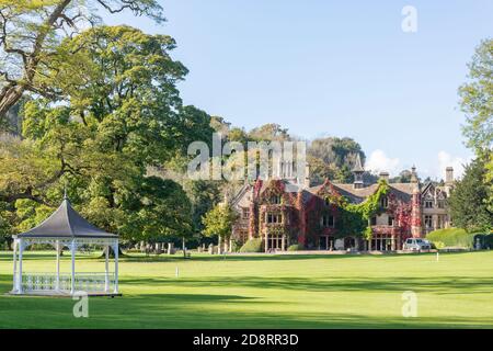 The Manor House Hotel and Gardens, The St, Castle Combe, Wiltshire, England, Großbritannien Stockfoto