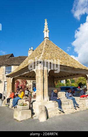 Market Cross, Market Square, Castle Combe, Wiltshire, England, Großbritannien Stockfoto