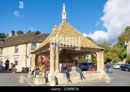 Market Cross, Market Square, Castle Combe, Wiltshire, England, Großbritannien Stockfoto
