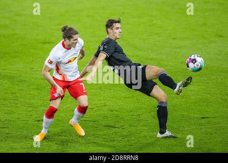 Marcel Sabitzer (RBL), Florian Neuhaus (BMG) Borussia Mönchengladbach - RB Leipzig 31.10.2020, Fussball; 1. Bundesliga, Saison 2020/21 Foto: Moritz M Stockfoto