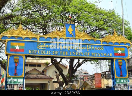 Tachileik, Myanmar - 24. Januar 2019: Touristen besuchten den Grenzmarkt von Tachileik aus Mae Sai, Thailand. Tachilek oder Tha Khi Lek ist eine Grenzstadt in der Stockfoto