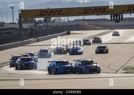 Aragon, Spanien. November 2020. 100 Muller Yvan (Fra), Cyan Performance Lynk and Co, Lynk and Co 03 TCR, Action und 01 Michelisz Norbert (hun), BRC Hyundai N LUKOIL Squadra Corse, Hyundai i30 N TCR, Action beim FIA WTCR Race of Spain 2020, 5. Lauf des FIA World Touring Car Cup 2020, Auf der Ciudad del Motor de Arag.n, vom 30. Oktober bis 1. November 2020 in Alca.iz, Aragon, Spanien - Foto Xavi Bonilla / DPPI Credit: LM/DPPI/Xavi Bonilla/Alamy Live News Credit: Gruppo Editoriale LiveMedia/Alamy Live News Stockfoto