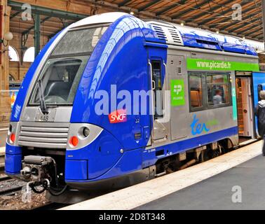 TER Zug im Bahnhof Nord, Paris, Frankreich Stockfoto