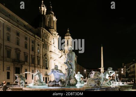 Trevi Vorabend bei Nacht, Rom, Italien. Stockfoto