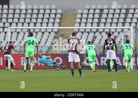 Turin, Italien. 1. Nov, 2020. turin, Italien, Stadio Olimpico, 01 2020. Nov 09 Andrea Belotti (FC Turin) erzielt die Strafe von 2-1 während Turin FC gegen SS Lazio - Italienische Fußball Serie A Spiel - Credit: LM/Claudio Benedetto Credit: Claudio Benedetto/LPS/ZUMA Wire/Alamy Live News Stockfoto