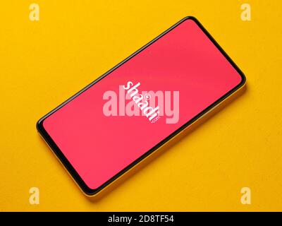 Assam, indien - September 6, 2020 : Shaadi Logo auf Telefon Bildschirm Stock Bild. Stockfoto