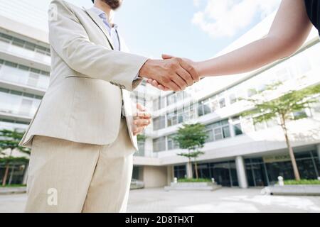 Festes Handshake-Konzept Stockfoto