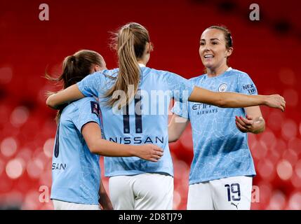 Janine Beckie (Mitte) von Manchester City feiert mit ihren Teamkollegen, nachdem sie beim FA Cup Finale der Frauen im Wembley Stadium, London, das dritte Tor ihrer Mannschaft erzielt hat. Stockfoto