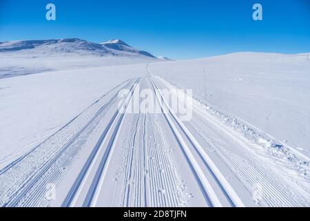 Langlaufloipen in den Bergen bei Hovringen im Rondane Nationalpark, Norwegen Stockfoto