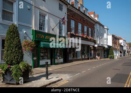 Eton, Buckinghamshire, England, Großbritannien. Eton High Street Geschäfte in dieser historischen Stadt. Stockfoto