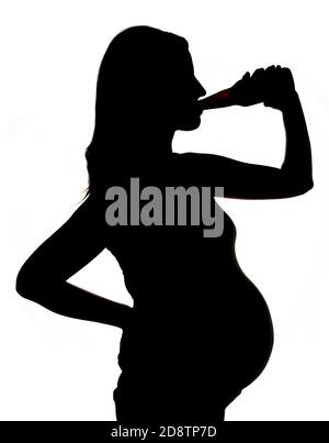 Schwarze schwangere Frauen trinken Bier Silhouette Ausschnitt Stockfoto